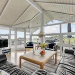 Three-bedroom In Holiday home