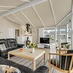 Holiday home Three-bedroom In