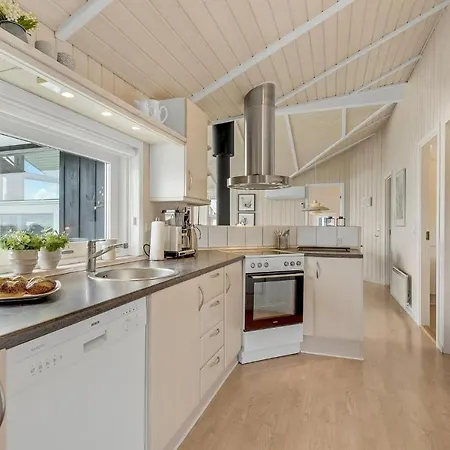 Three-bedroom In Feriehus