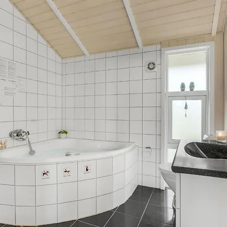 Casa vacanze Lovely Home In Nordborg With Sauna