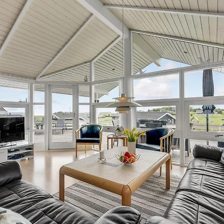 Three-bedroom In Semesterbostad