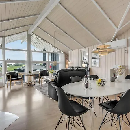 Three-bedroom In Feriehus Nordborg