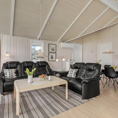 Дом отдыха Lovely Home In Nordborg With Sauna Норборг